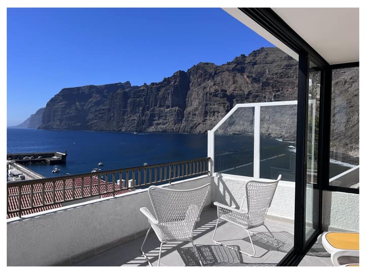 Sun loungers facing the cliffs