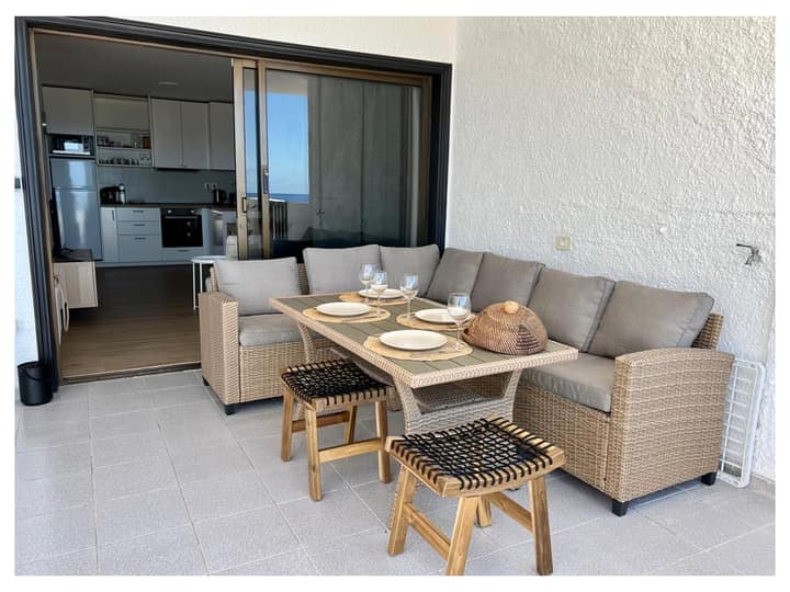 Indoor-outdoor living opening to the terrace